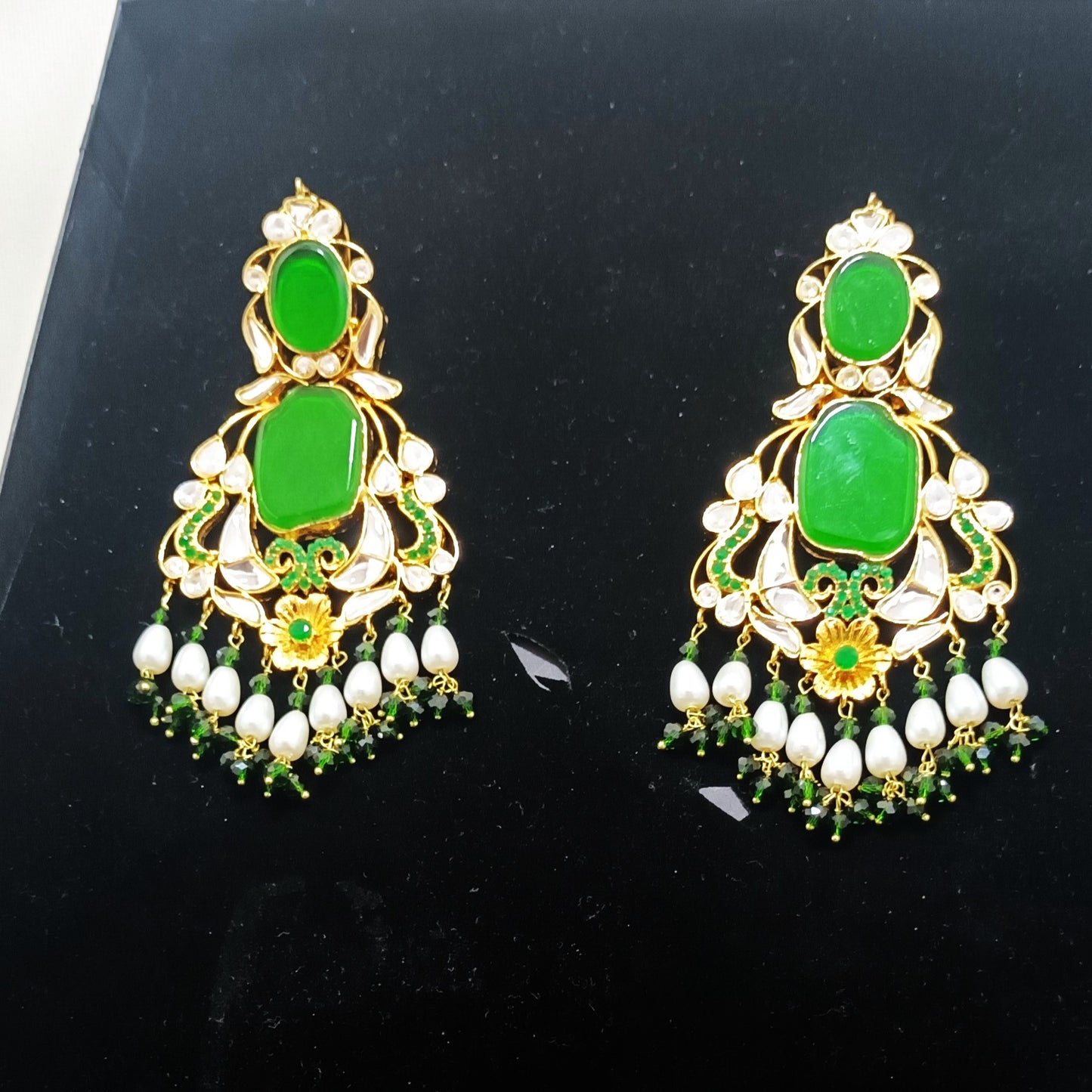 Kunden Earrings Feel the Royal Elegance
