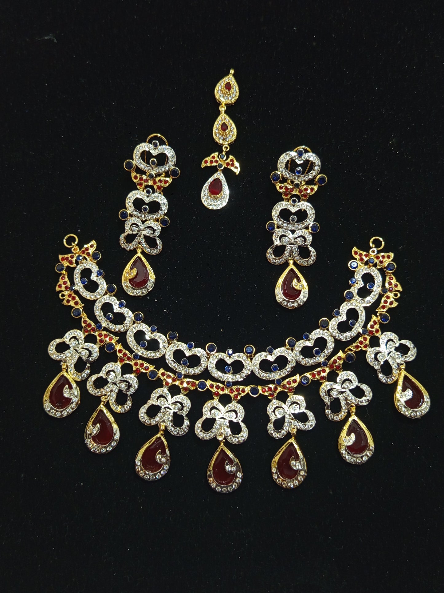 Elegant Necklace Set in Ruby Saphire Crystals