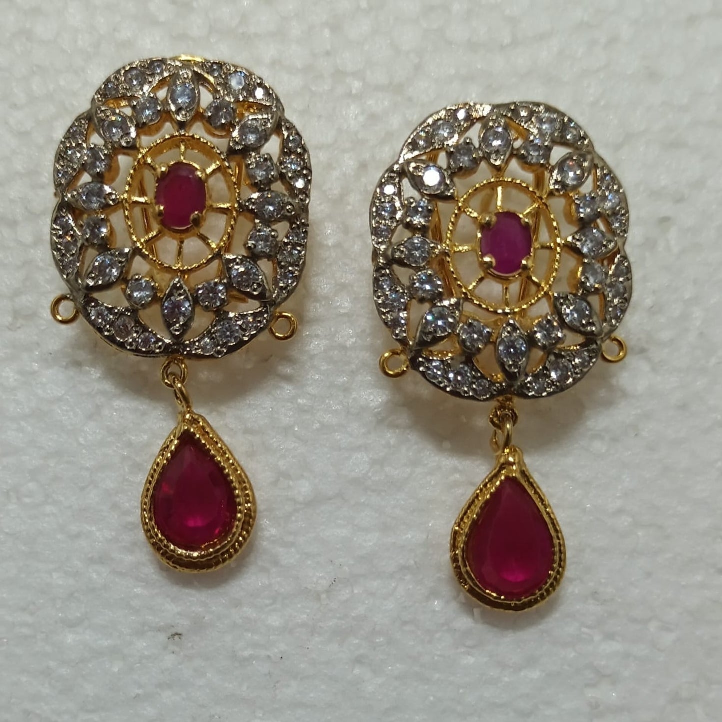 Ear Stud with Stones Ruby colour and Zircons