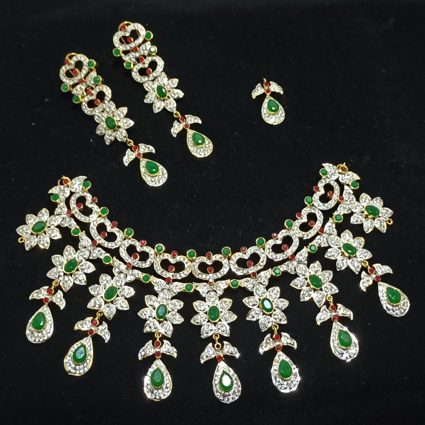 Necklace victorian in Green and Ruby shade crystals with Zircons